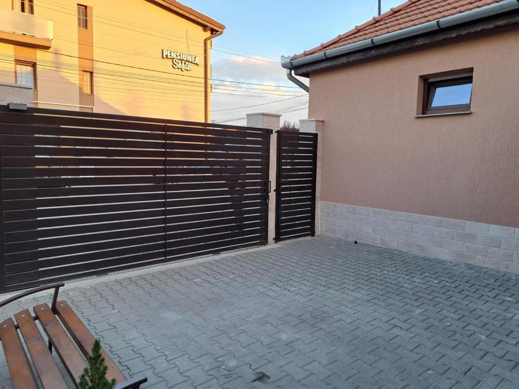 Emanuela Apartments Pécska Kültér fotó