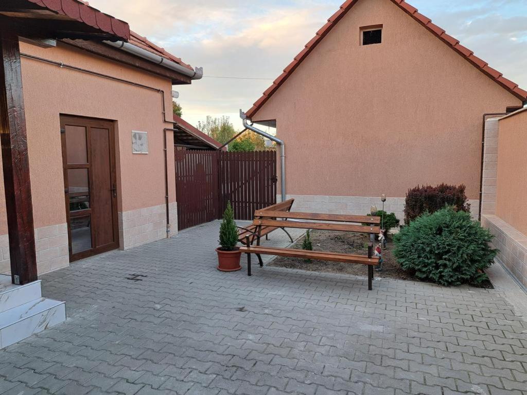 Emanuela Apartments Pécska Kültér fotó